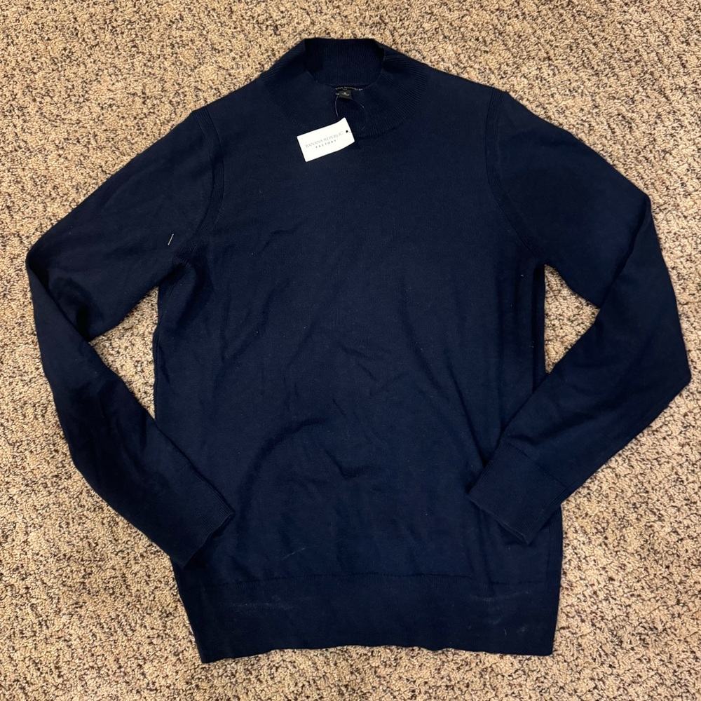 Beautiful long sleeve mock neck sweater Banana Republic